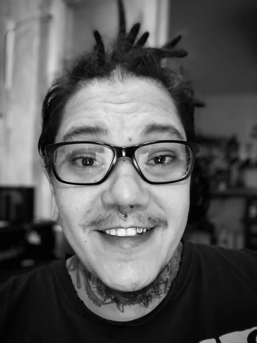 Retrato de Eduardo, artista conhecido como Bronks.