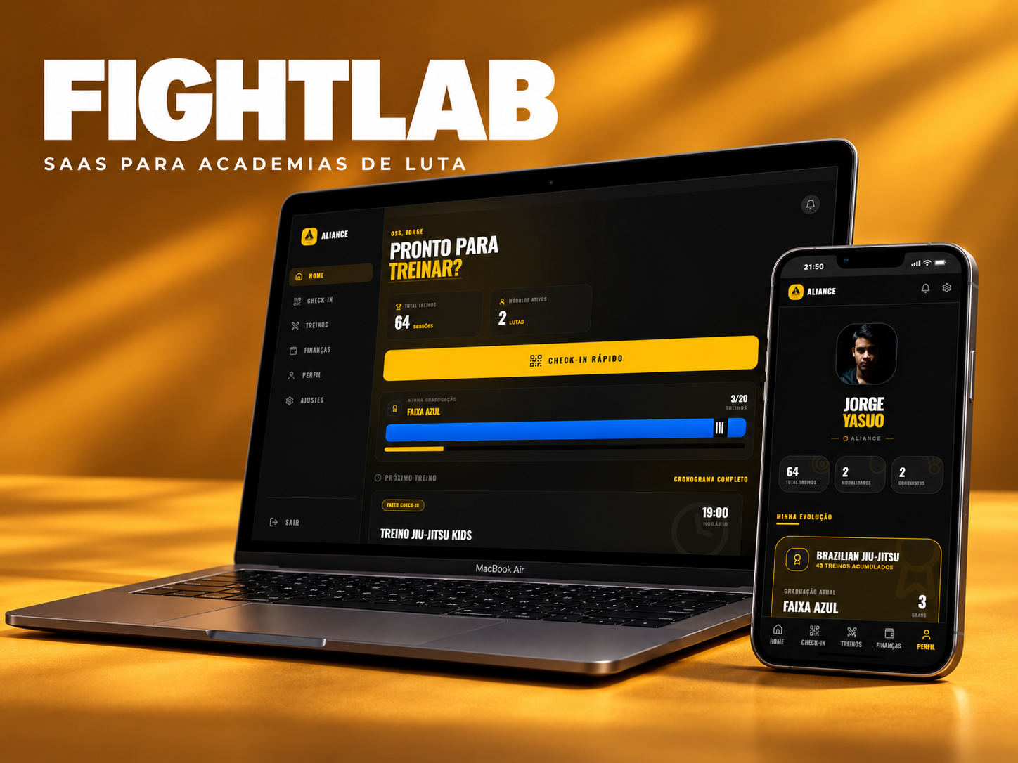 FightLab: SaaS para academias de luta, com interfaces originais em notebook e celular sobre fundo dourado.